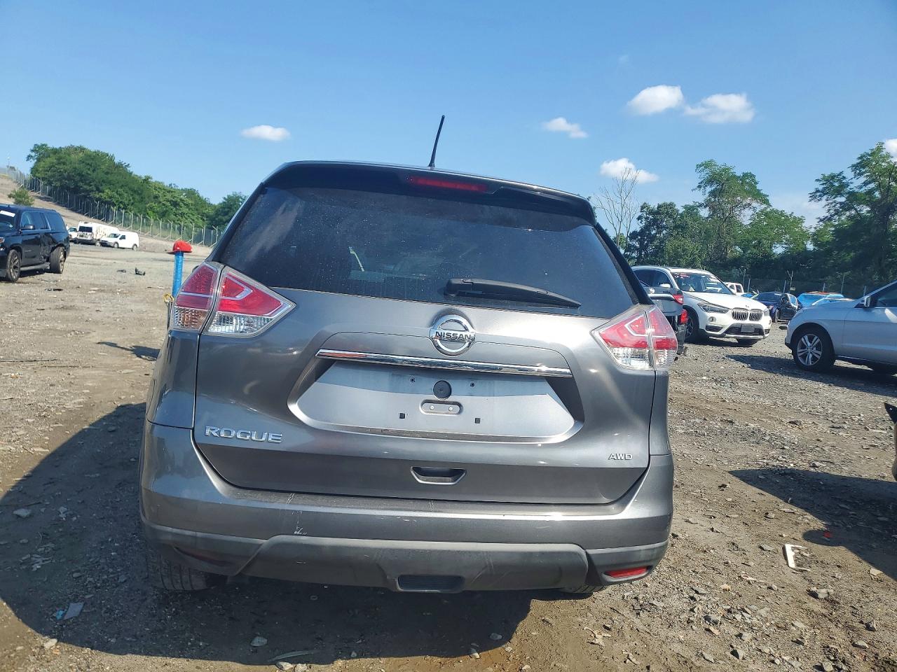 2015 Nissan Rogue S Серый vin: KNMAT2MV2FP547252
