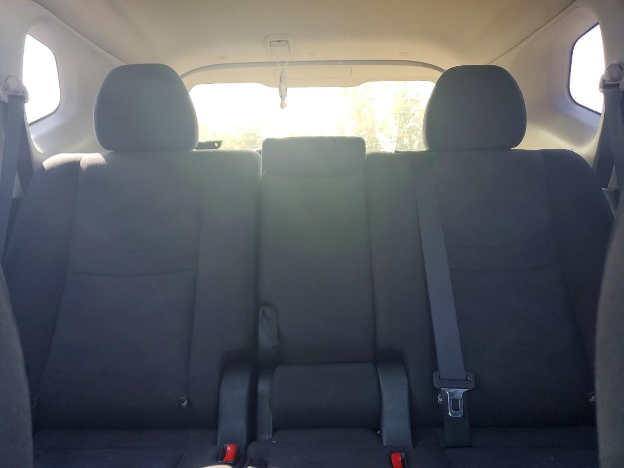 2015 Nissan Rogue S Серый vin: KNMAT2MV2FP547252
