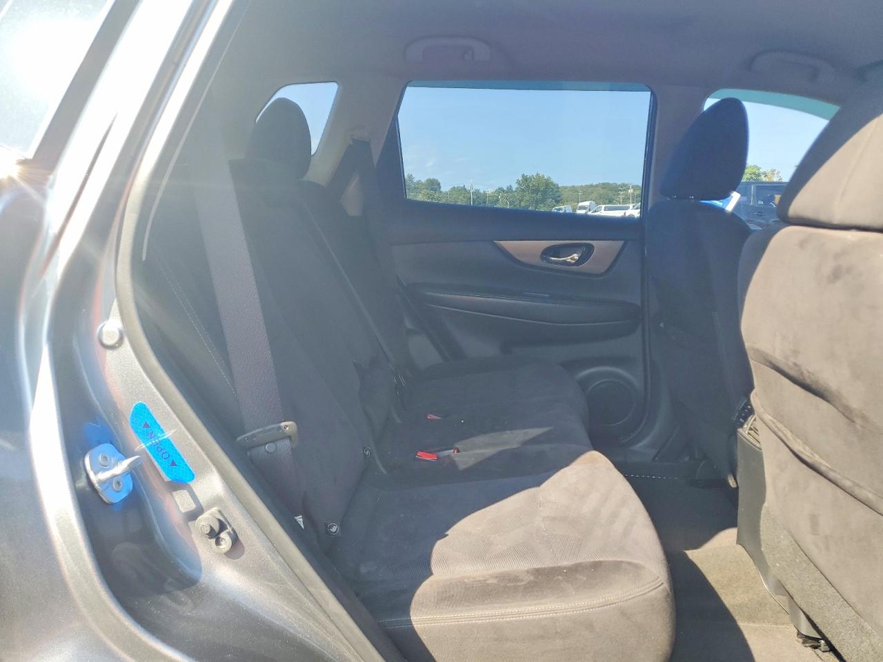 2015 Nissan Rogue S Серый vin: KNMAT2MV2FP547252
