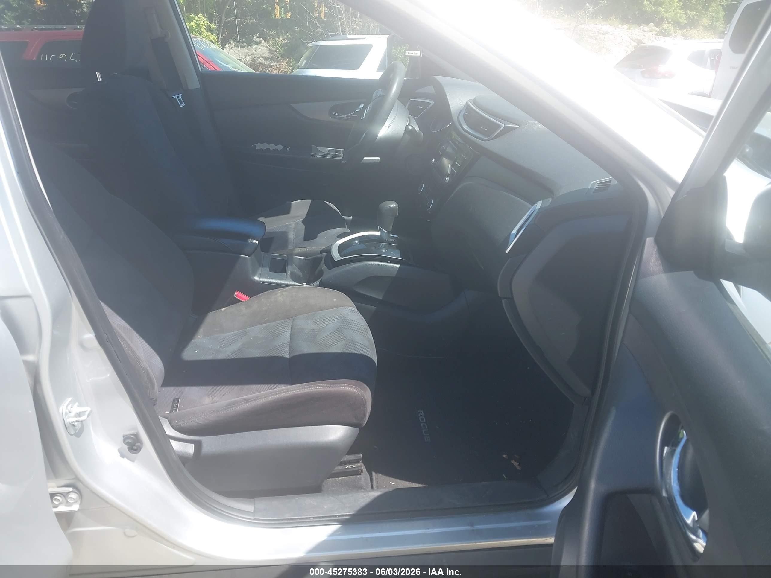 2015 Nissan Rogue Sv Silver vin: KNMAT2MV2FP563483