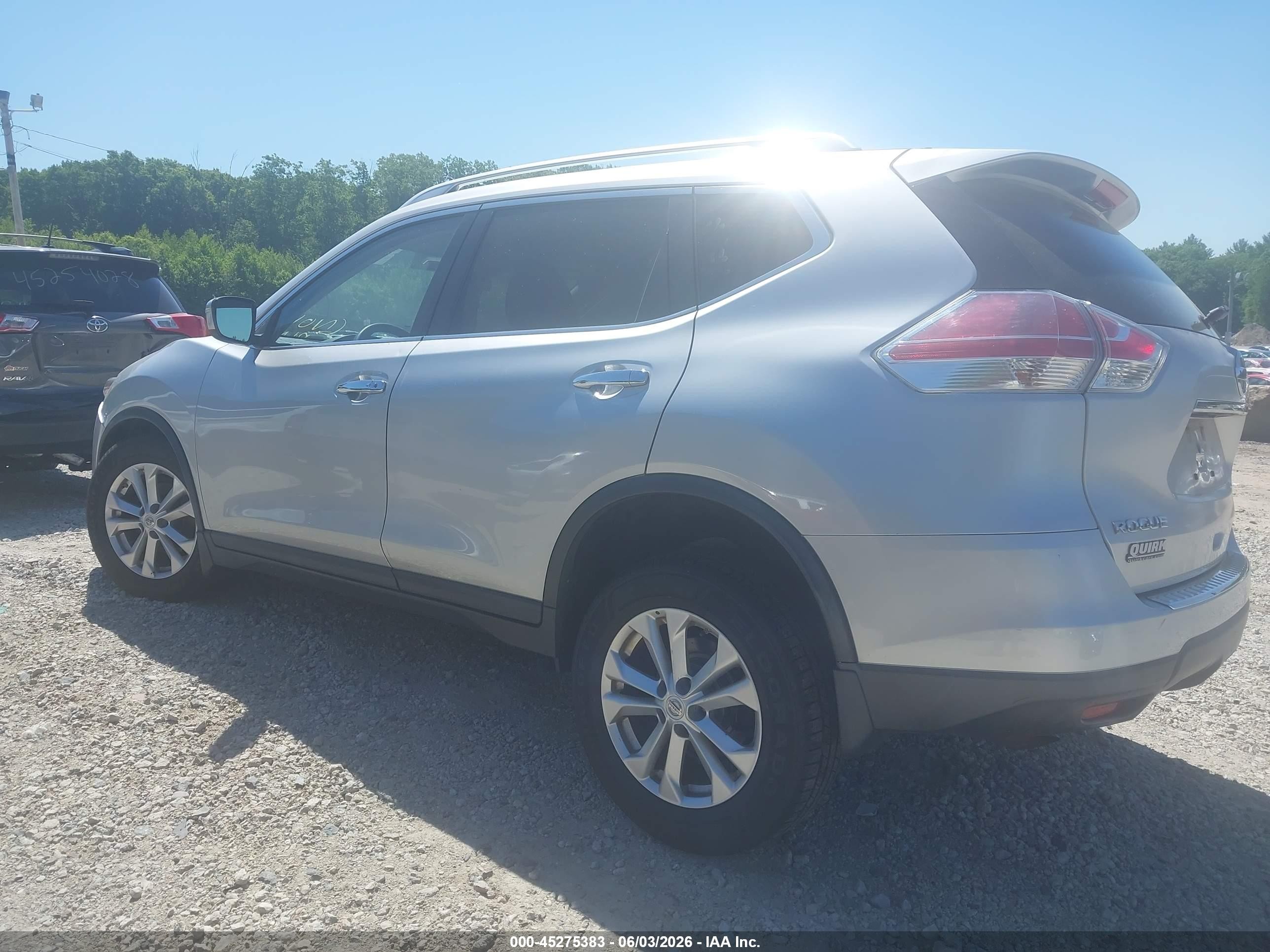 2015 Nissan Rogue Sv Silver vin: KNMAT2MV2FP563483
