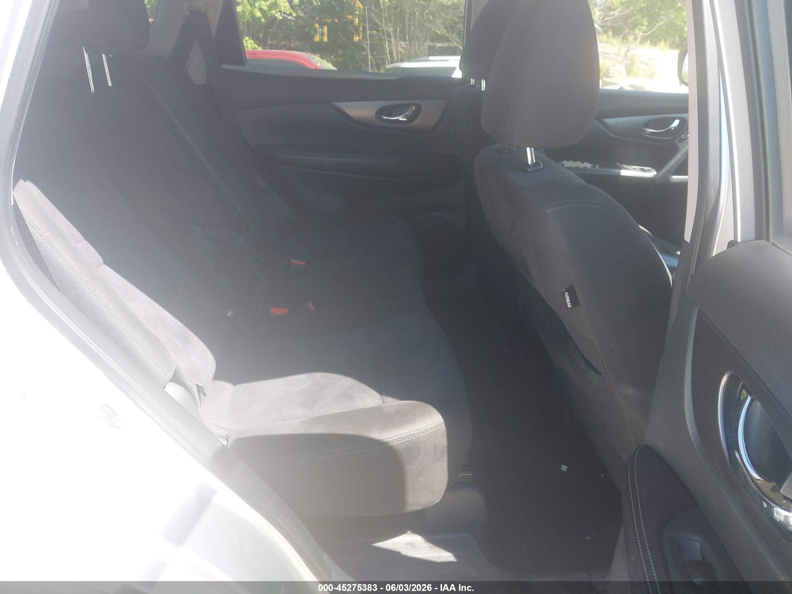 2015 Nissan Rogue Sv Silver vin: KNMAT2MV2FP563483