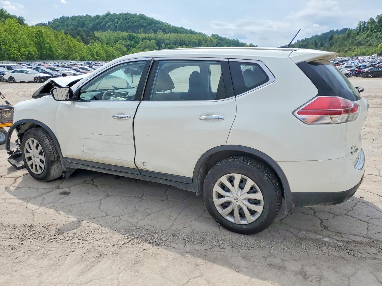 2015 Nissan Rogue S White vin: KNMAT2MV2FP583197