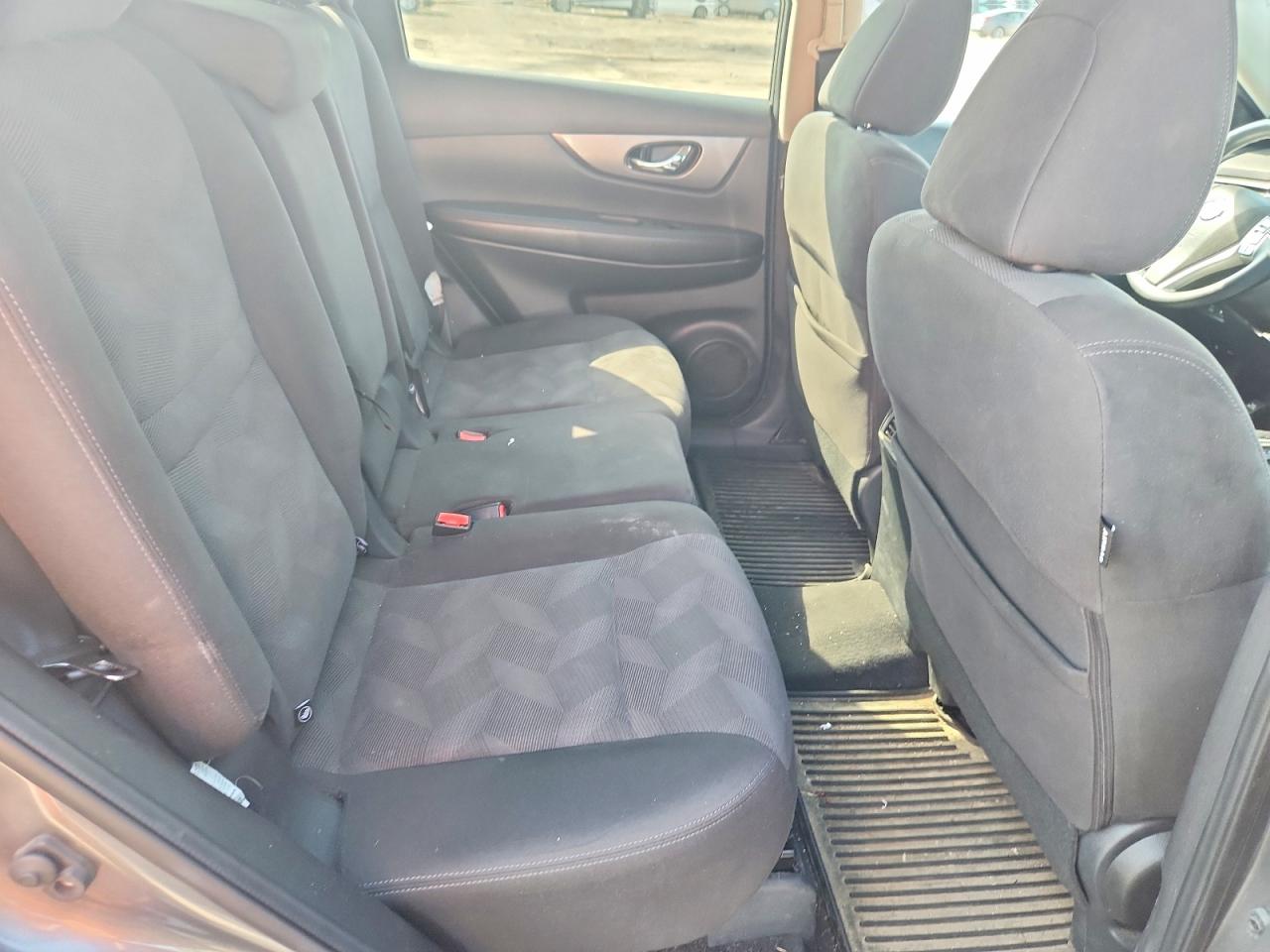 2016 Nissan Rogue Sv Серебряный vin: KNMAT2MV2GP601182