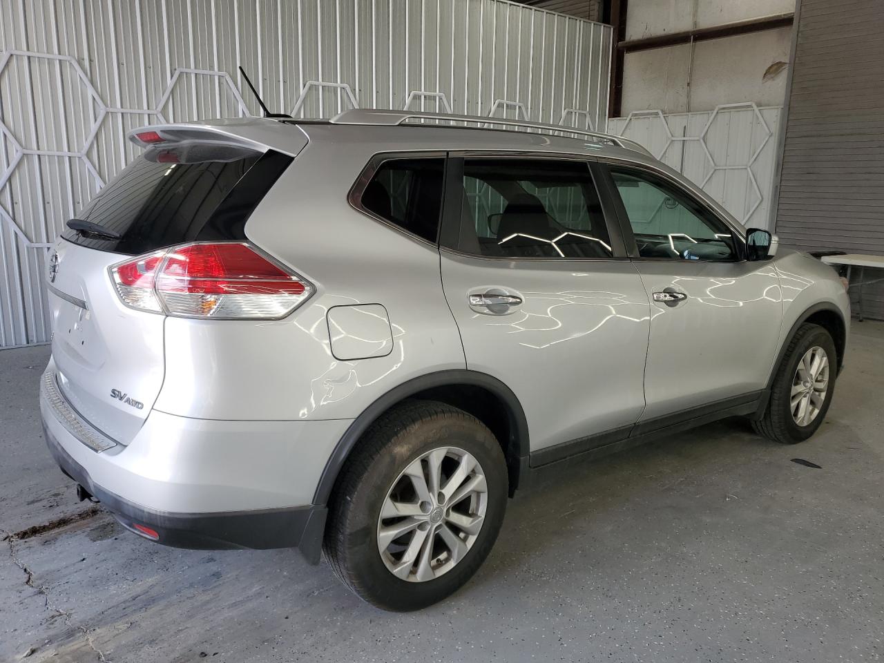 2016 Nissan Rogue Sv Silver vin: KNMAT2MV2GP631086 Damage: Right Qtr Panel, Dent(S) W/ Paint Dmg, 4 To 5 Inches
