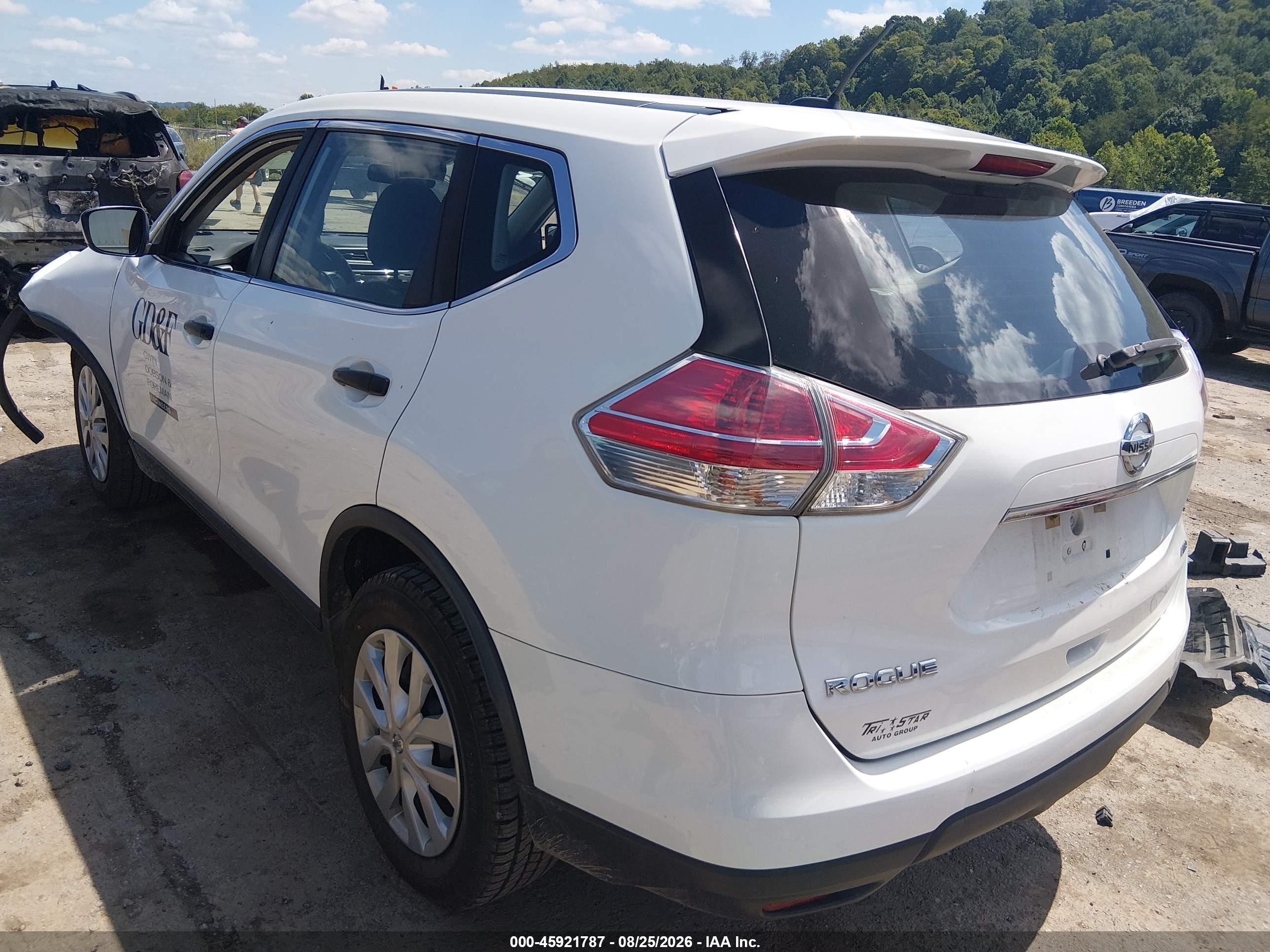 2016 Nissan Rogue S White vin: KNMAT2MV2GP635400
