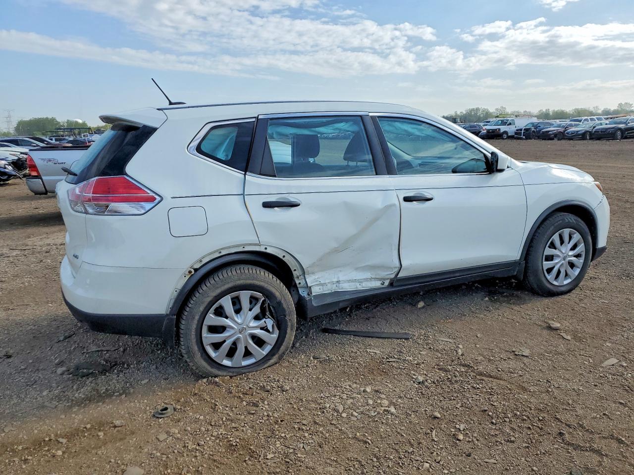 2016 Niss Rogue Белый vin: KNMAT2MV2GP724058