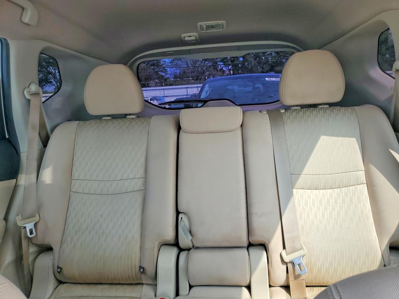 2017 Nissan Rogue S White vin: KNMAT2MV2HP512357