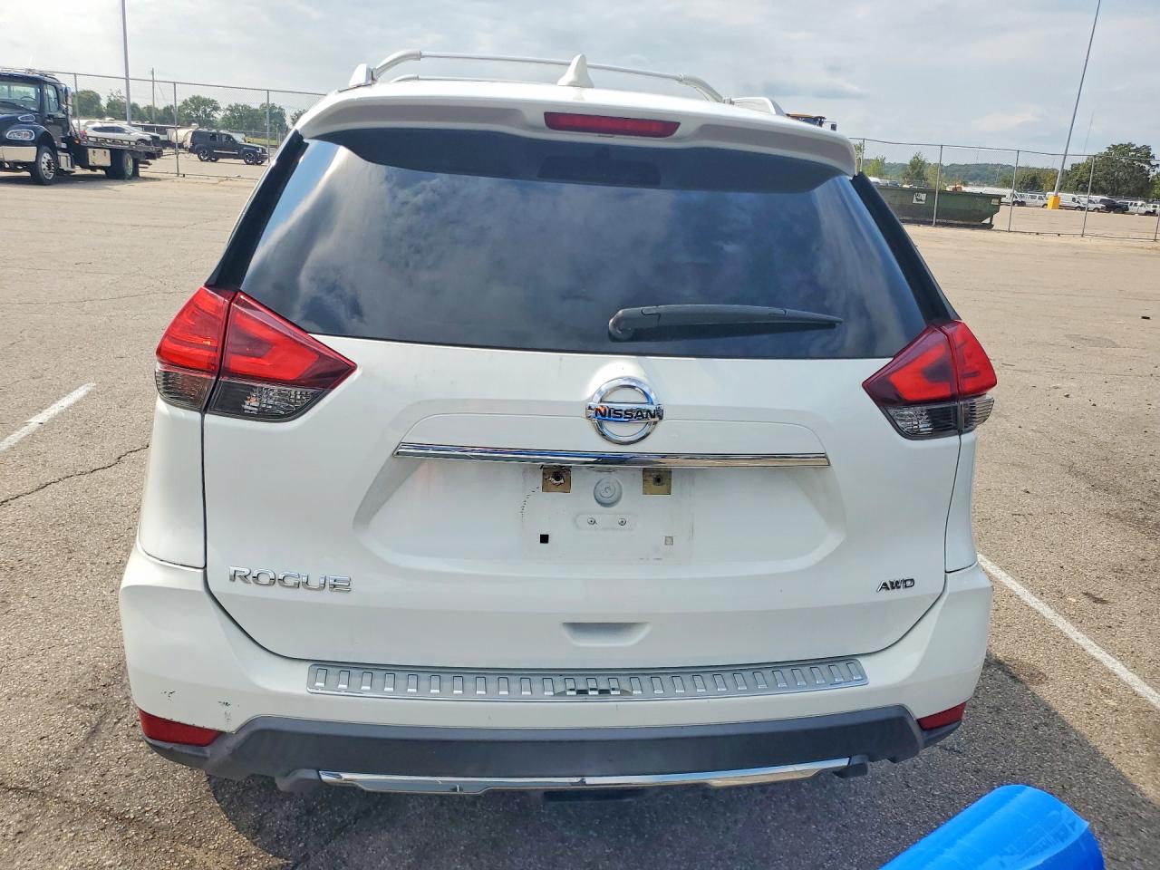 2017 Nissan Rogue S White vin: KNMAT2MV2HP512357