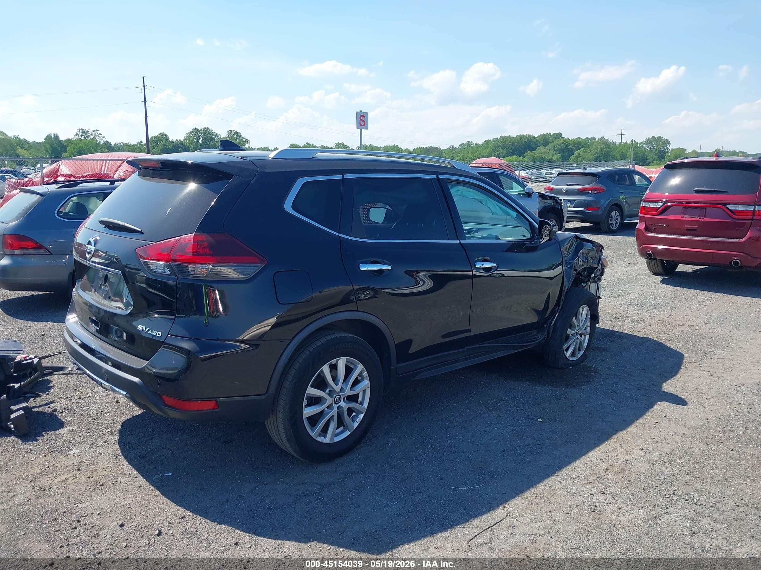 2019 Nissan Rogue Sv Черный vin: KNMAT2MV2KP530395