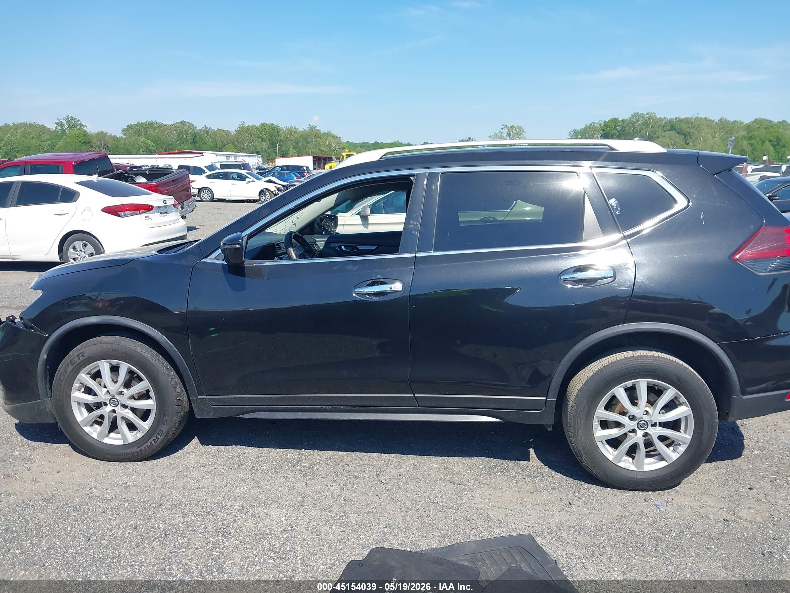 2019 Nissan Rogue Sv Черный vin: KNMAT2MV2KP530395