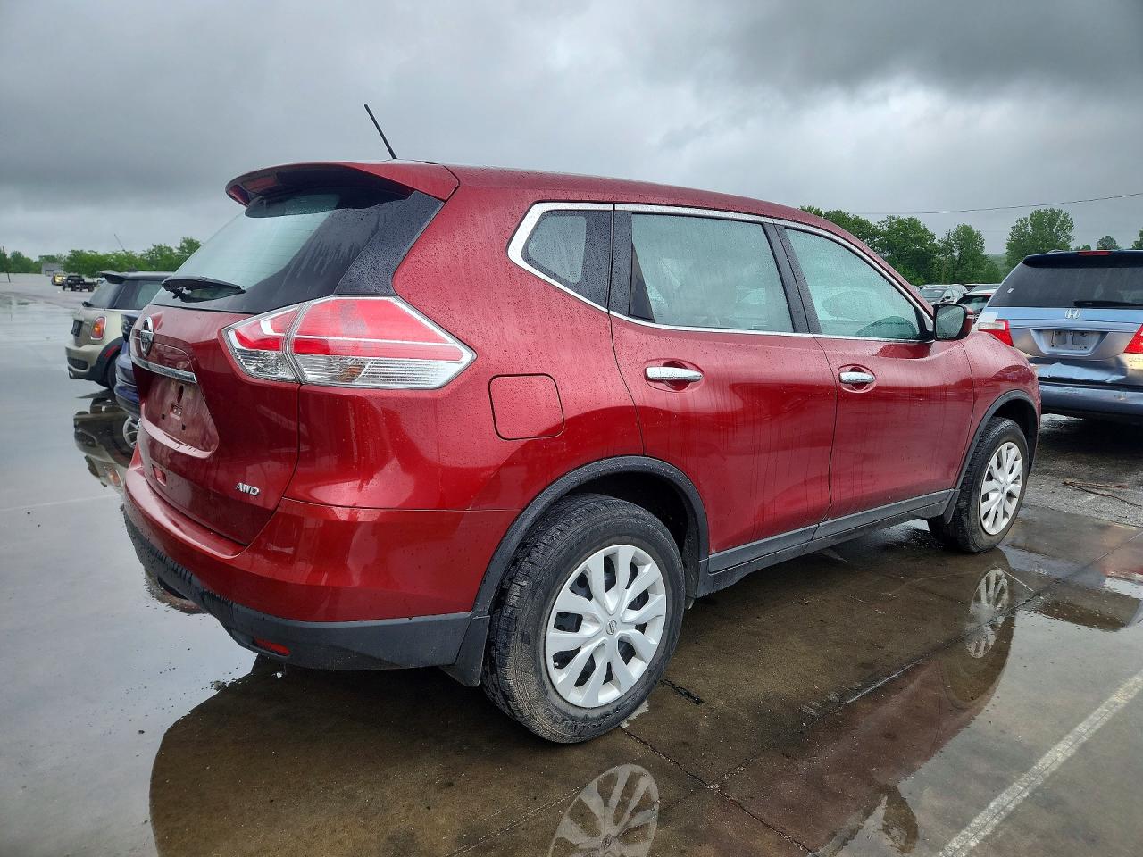 2015 Nissan Rogue S Burgundy vin: KNMAT2MV3FP537877