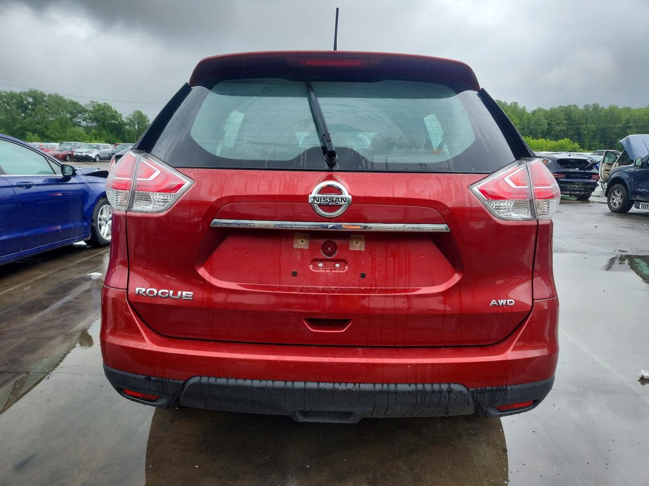 2015 Nissan Rogue S Burgundy vin: KNMAT2MV3FP537877