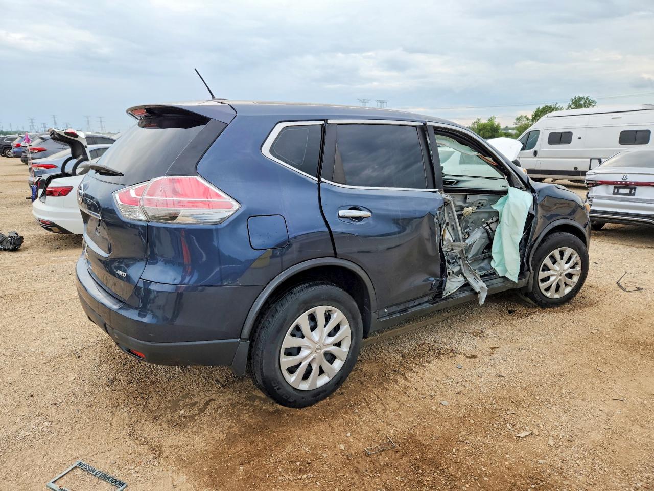 2015 Nissan Rogue S Blue vin: KNMAT2MV3FP563394