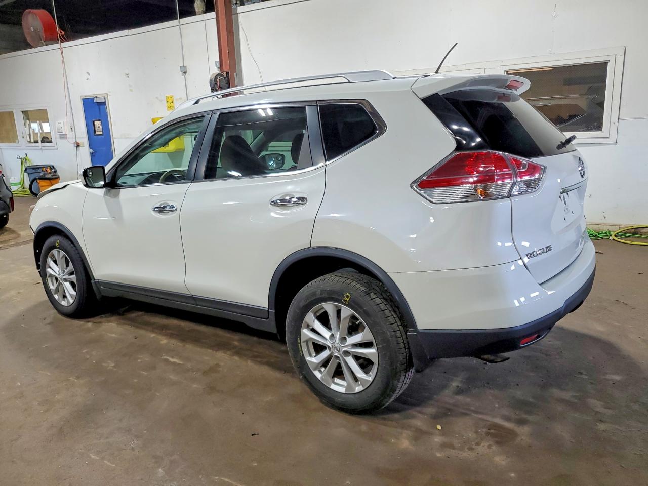 2015 Nissan Rogue S White vin: KNMAT2MV3FP566909
