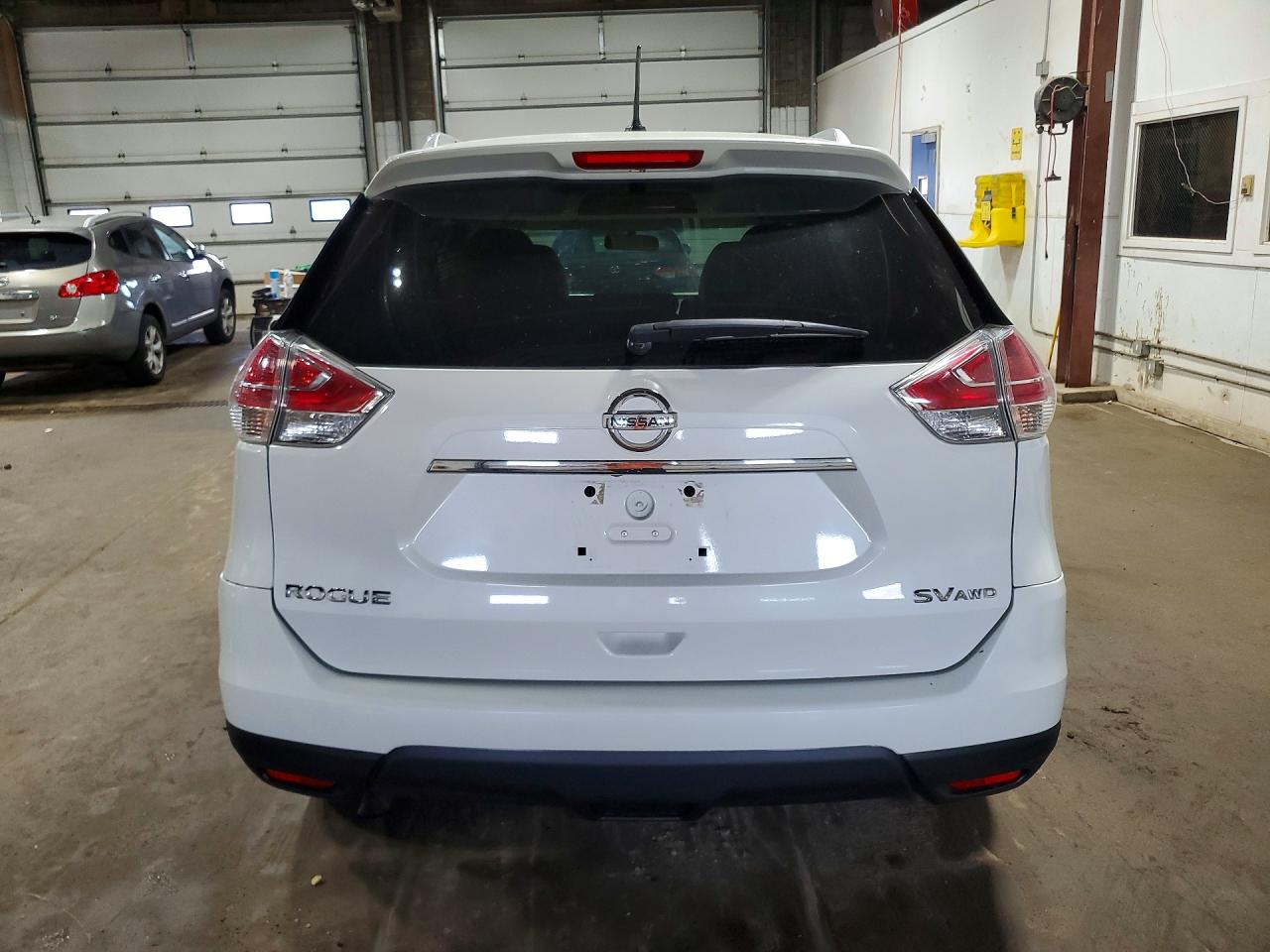 2015 Nissan Rogue S White vin: KNMAT2MV3FP566909