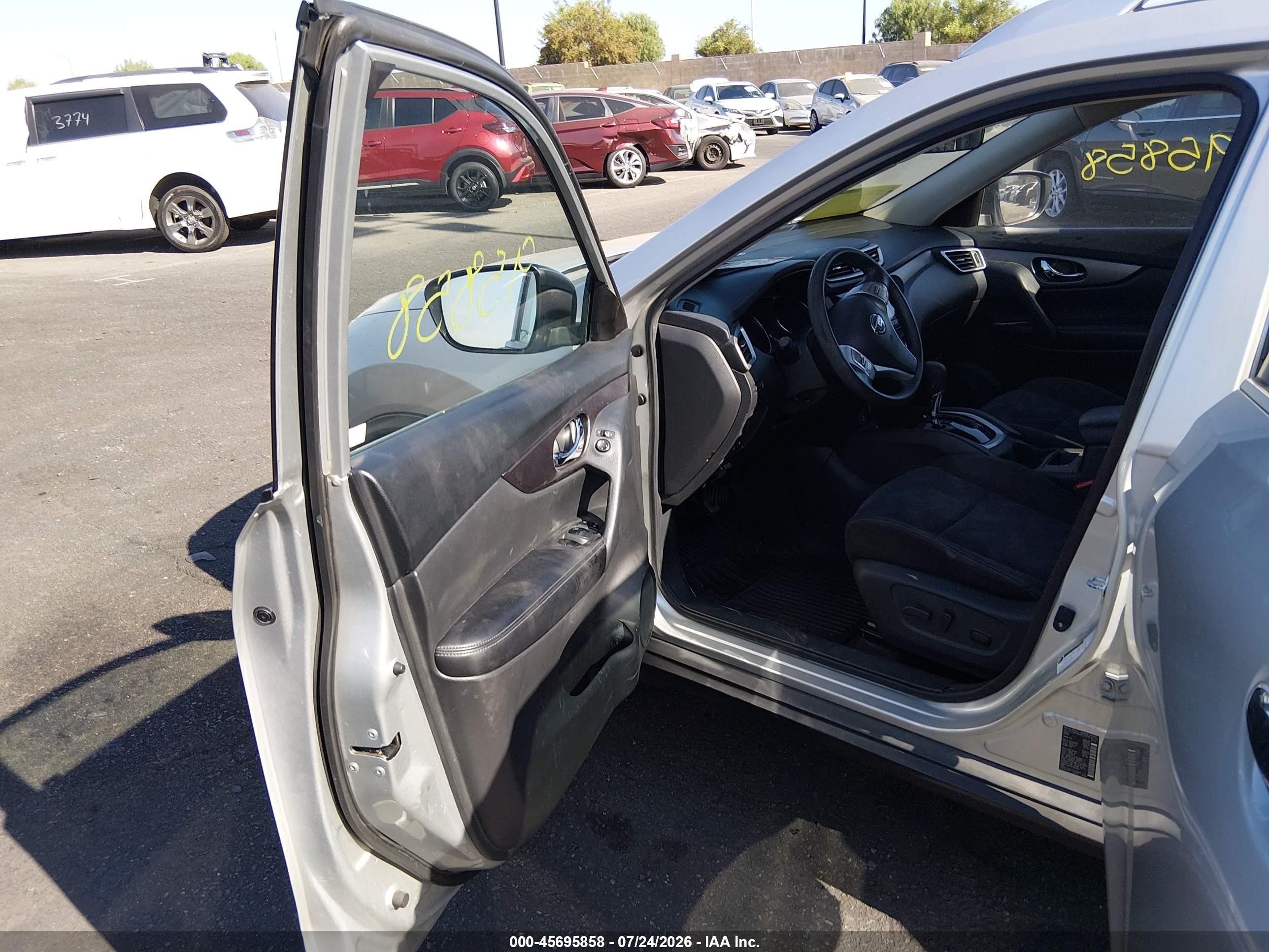 2015 Nissan Rogue Sv Silver vin: KNMAT2MV3FP568918