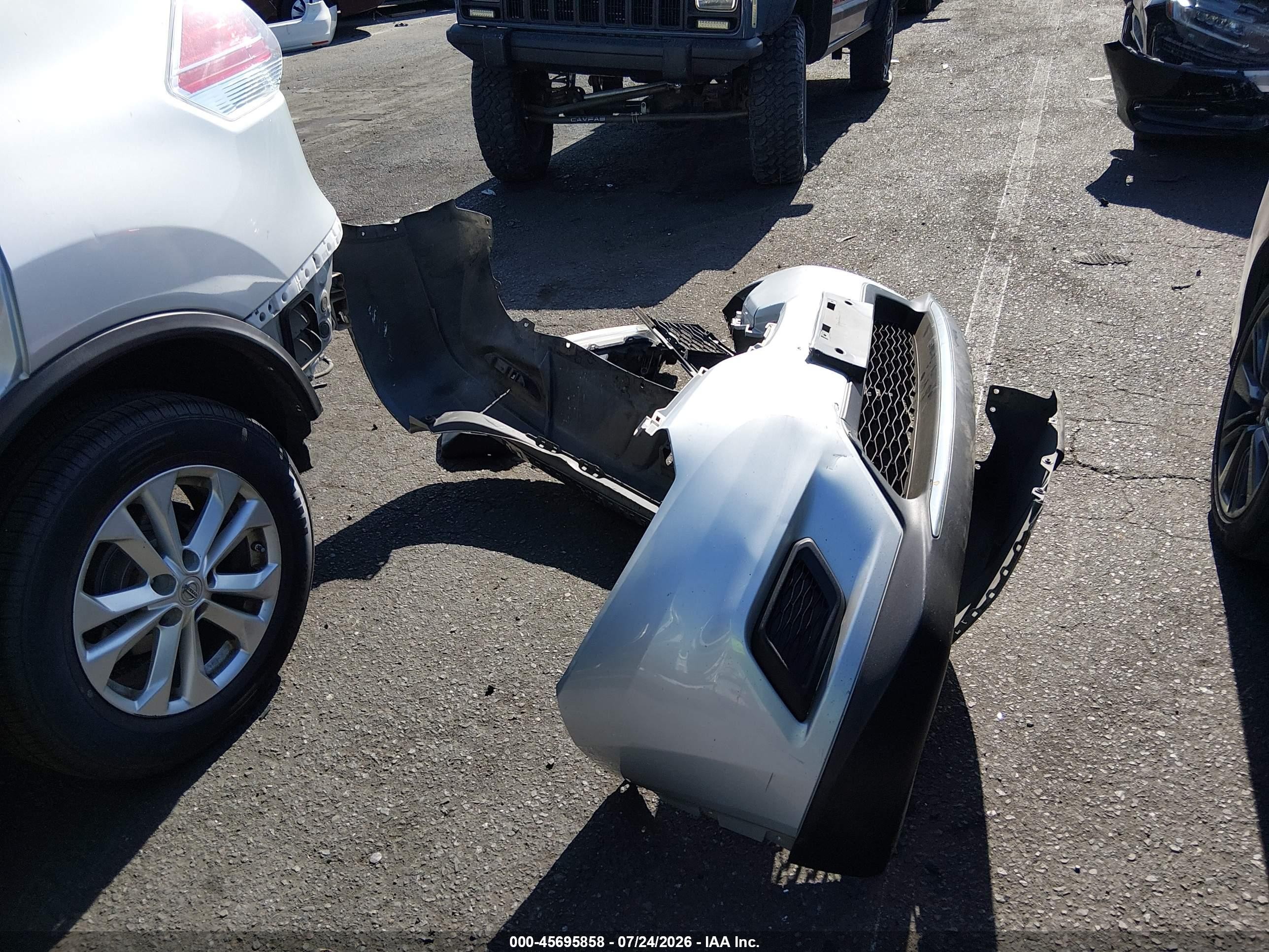 2015 Nissan Rogue Sv Silver vin: KNMAT2MV3FP568918