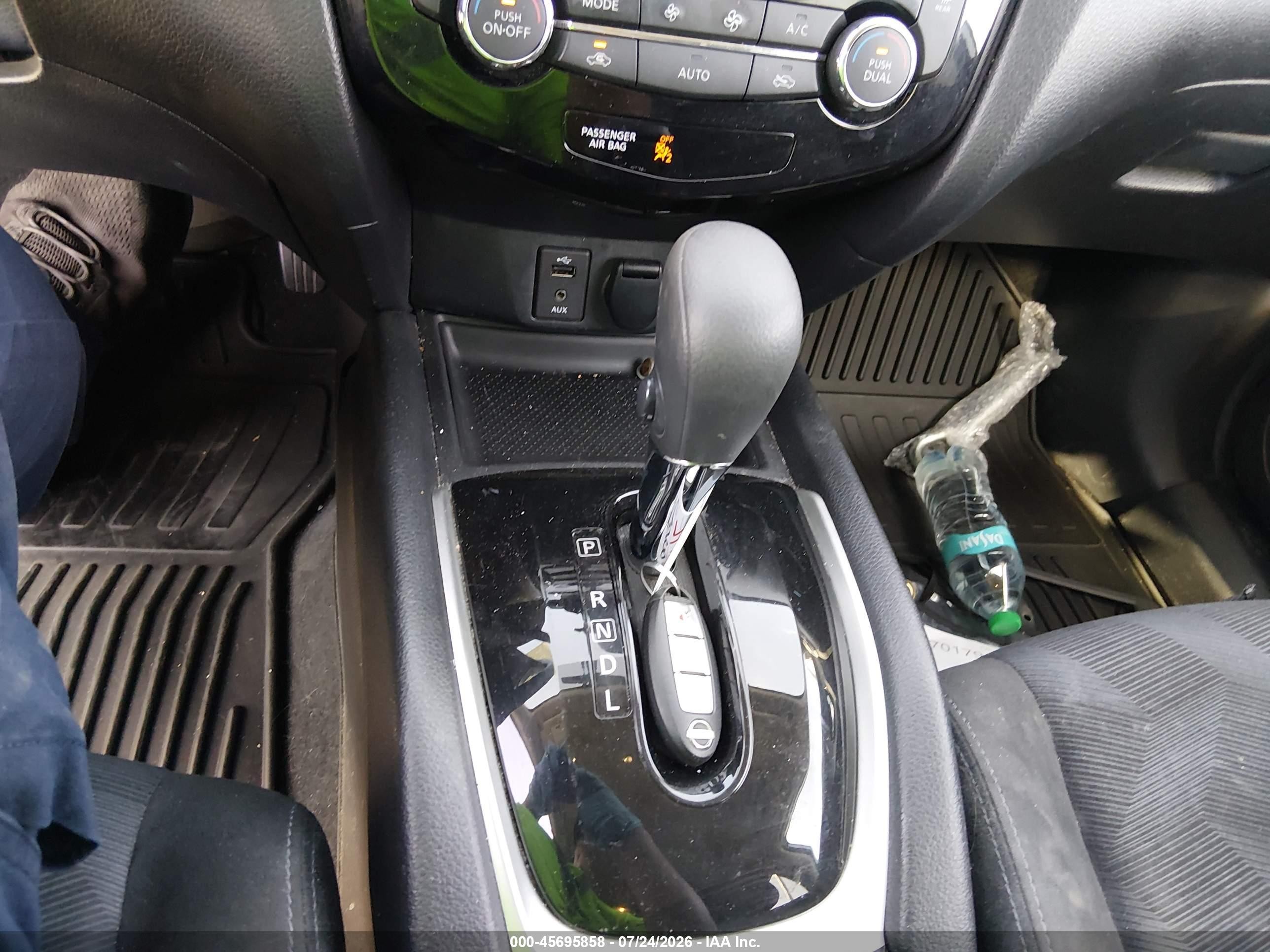 2015 Nissan Rogue Sv Silver vin: KNMAT2MV3FP568918