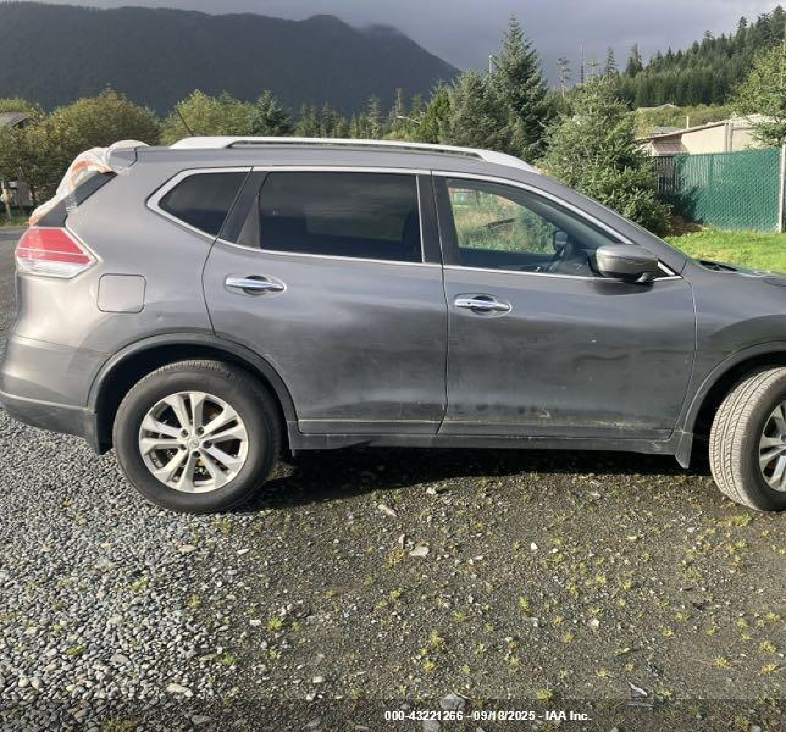 2016 Nissan Rogue Sv Gray vin: KNMAT2MV3GP627192