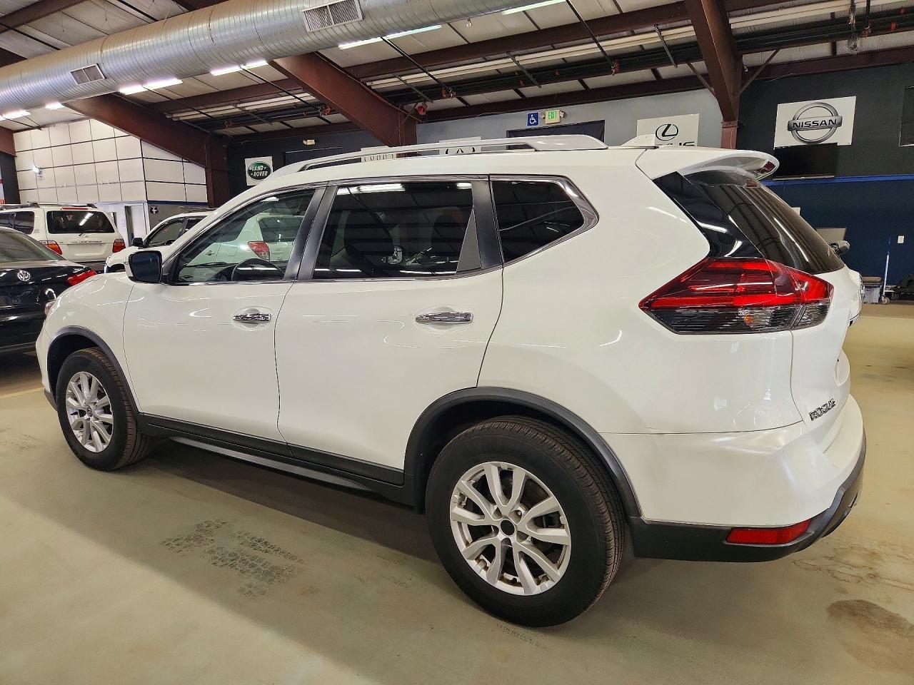 2018 Nissan Rogue Sv Белый vin: KNMAT2MV3JP531196