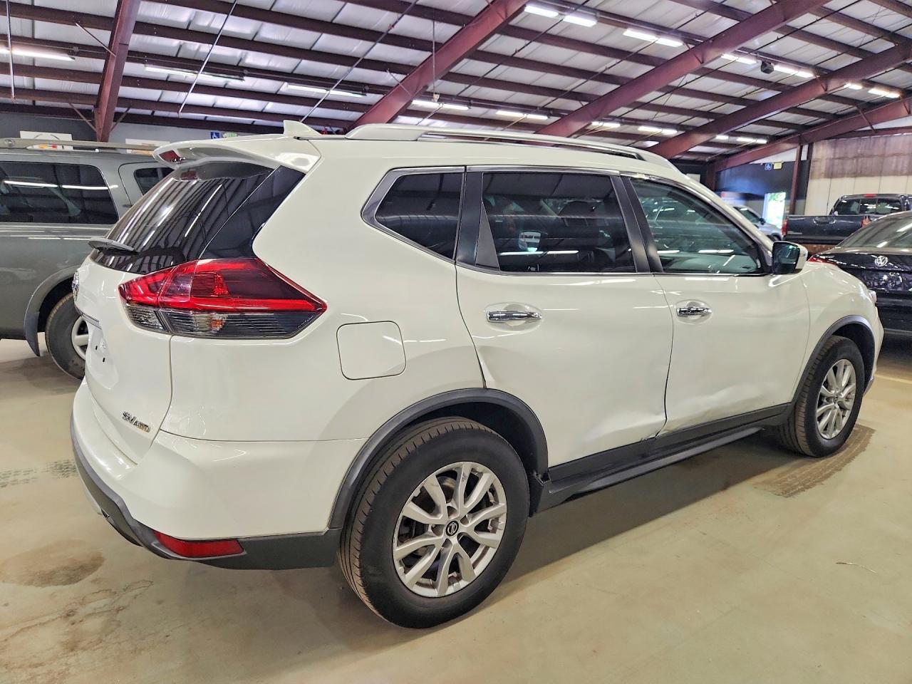 2018 Nissan Rogue Sv Белый vin: KNMAT2MV3JP531196