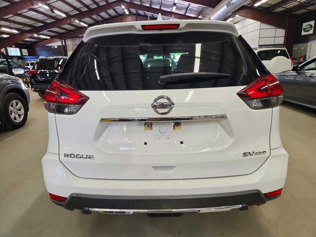 2018 Nissan Rogue Sv Белый vin: KNMAT2MV3JP531196