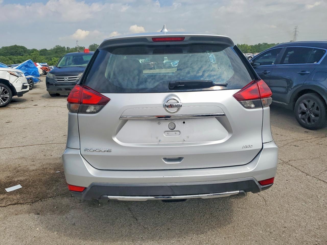 2018 Nissan Rogue S Silver vin: KNMAT2MV3JP547057