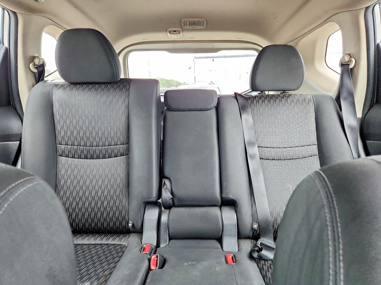 2018 Nissan Rogue S Silver vin: KNMAT2MV3JP547057
