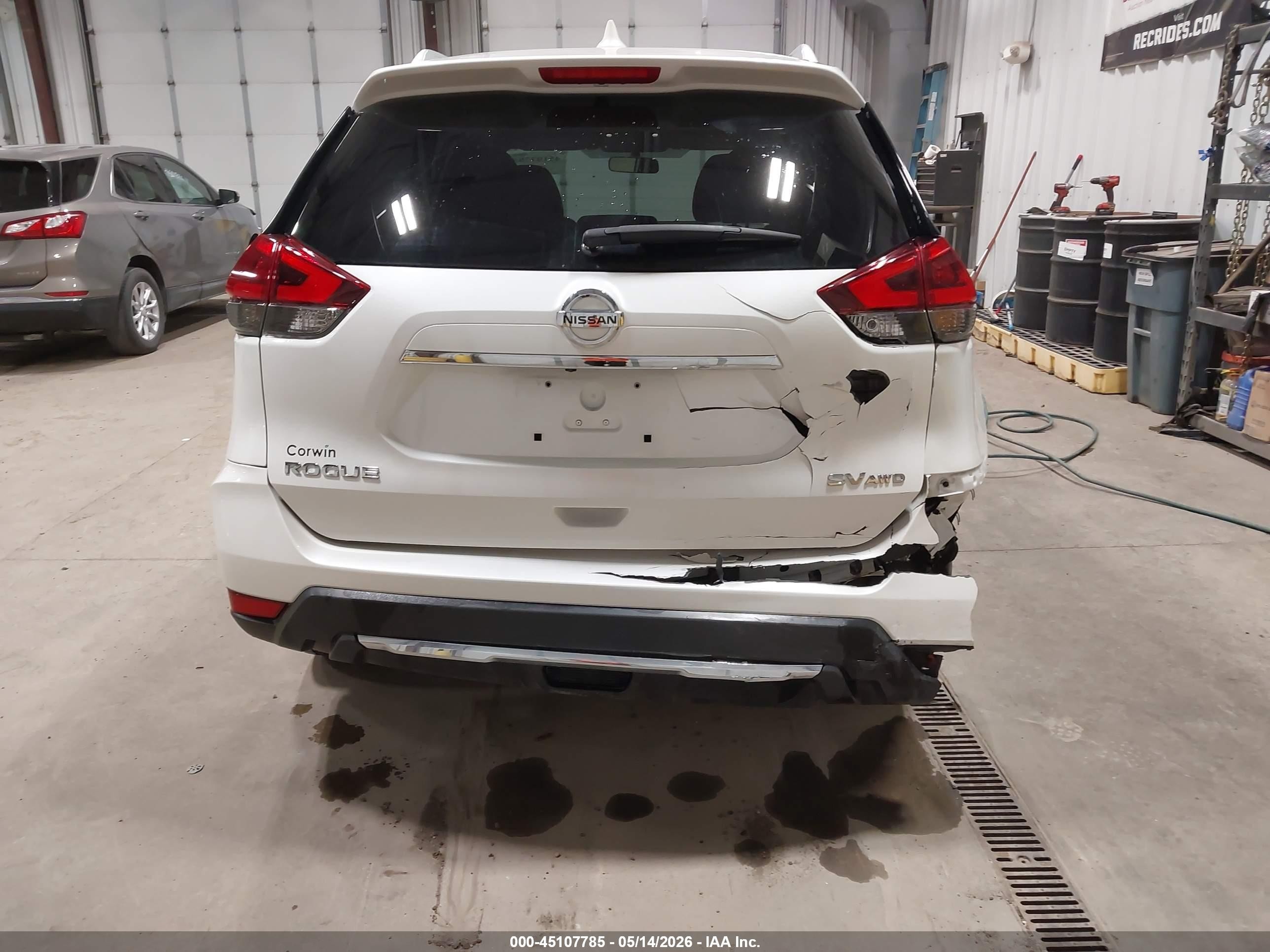 2018 Nissan Rogue Sv Белый vin: KNMAT2MV3JP559631