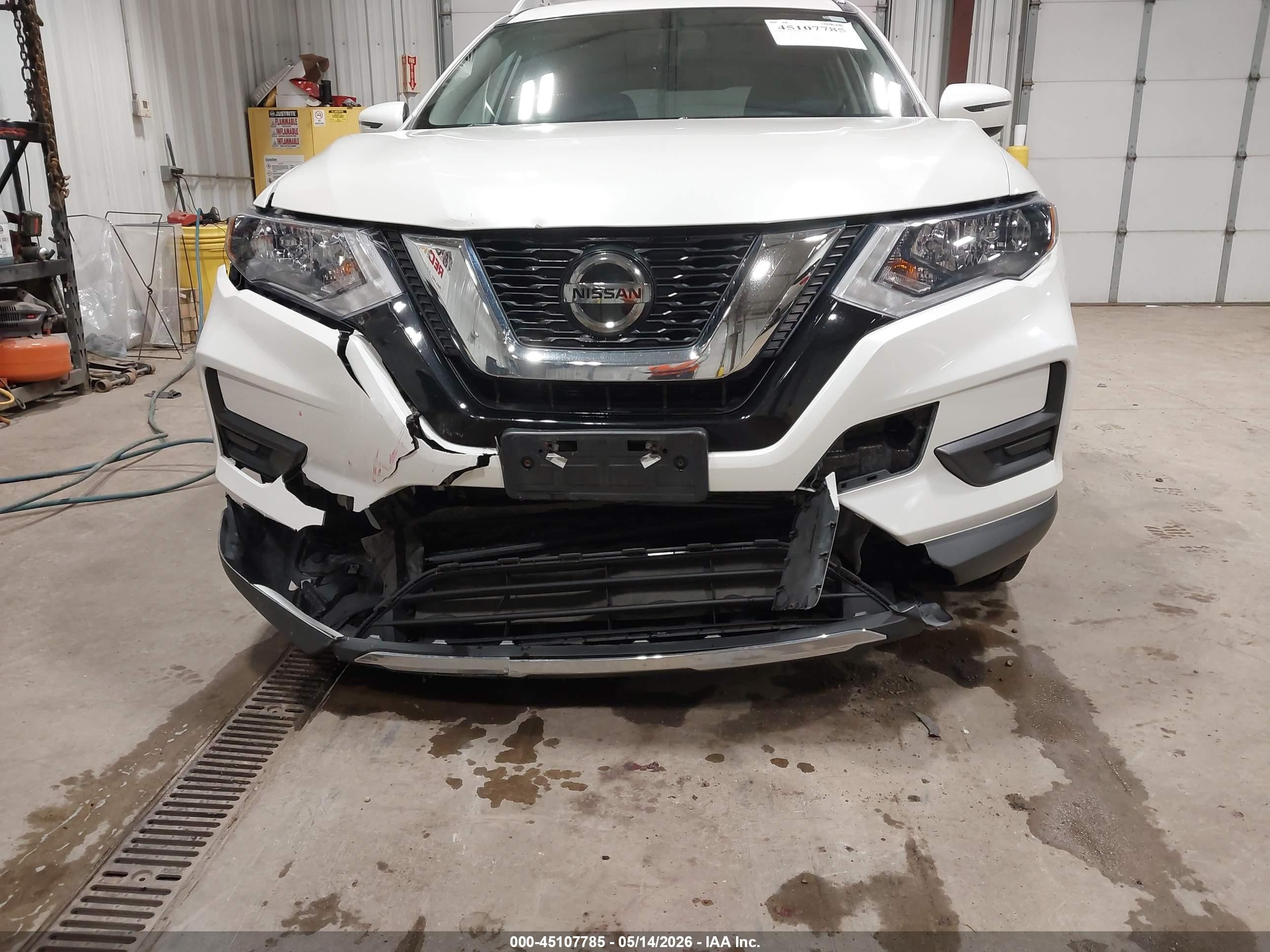 2018 Nissan Rogue Sv Белый vin: KNMAT2MV3JP559631