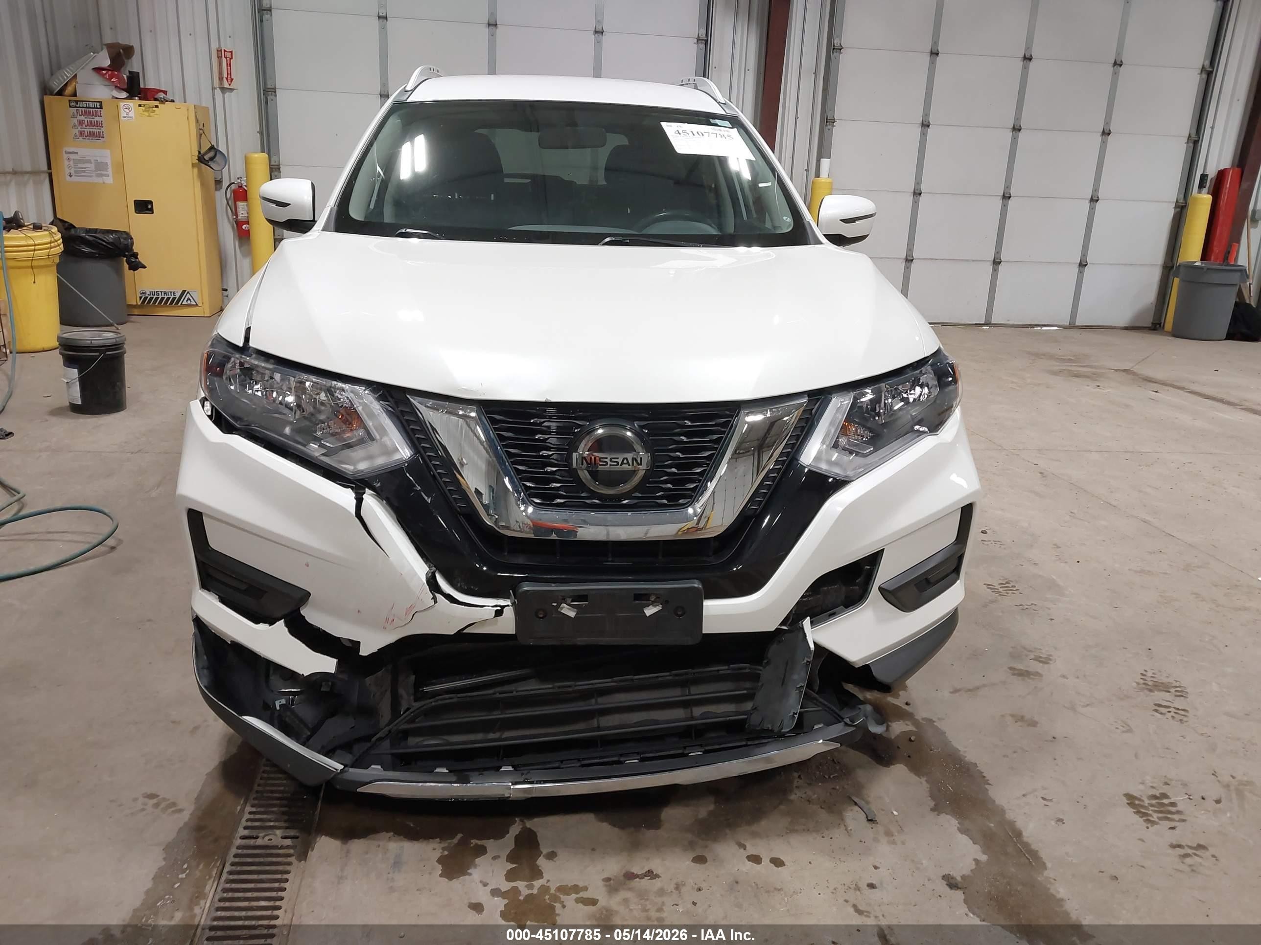 2018 Nissan Rogue Sv Белый vin: KNMAT2MV3JP559631