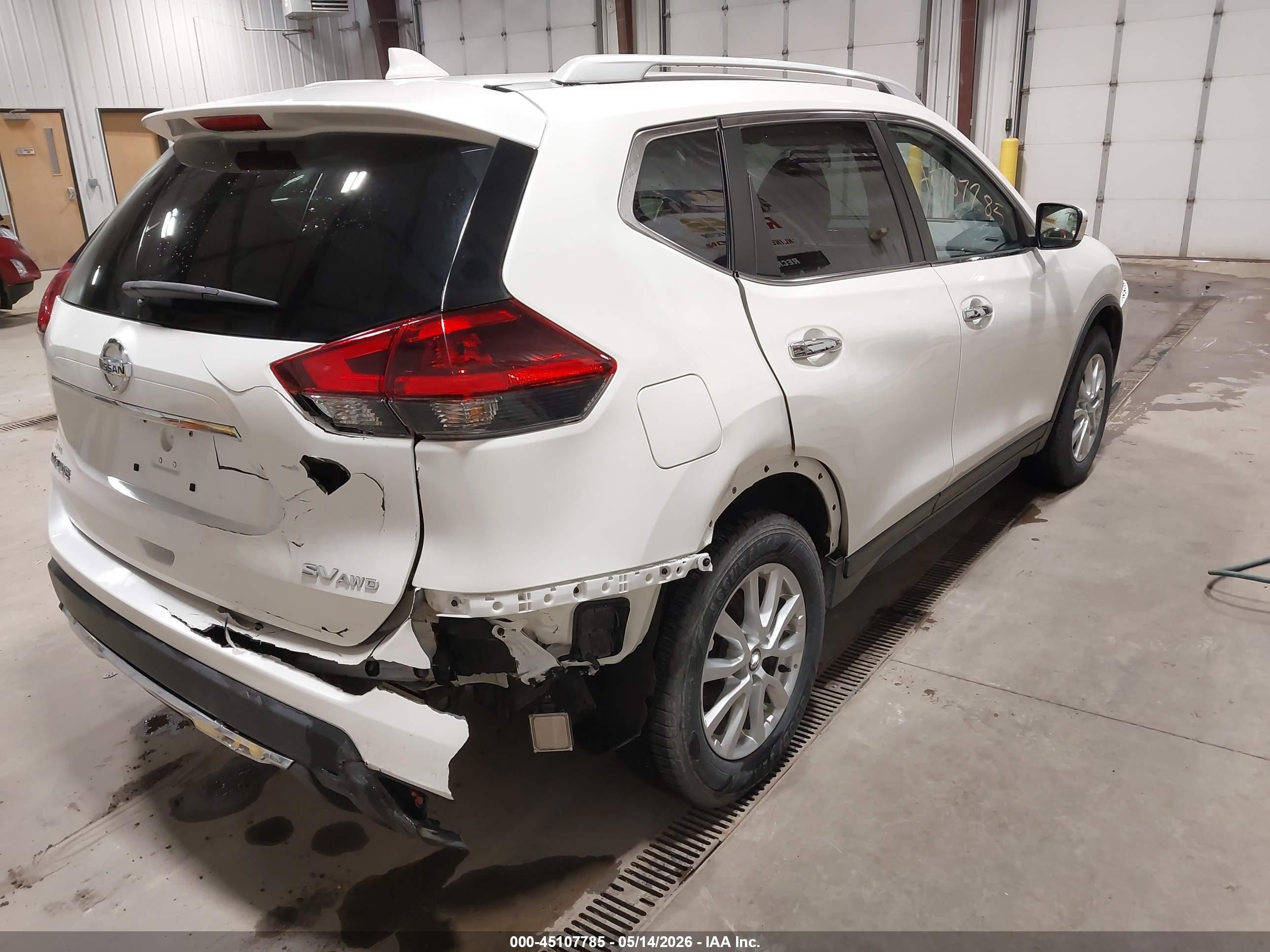 2018 Nissan Rogue Sv Белый vin: KNMAT2MV3JP559631