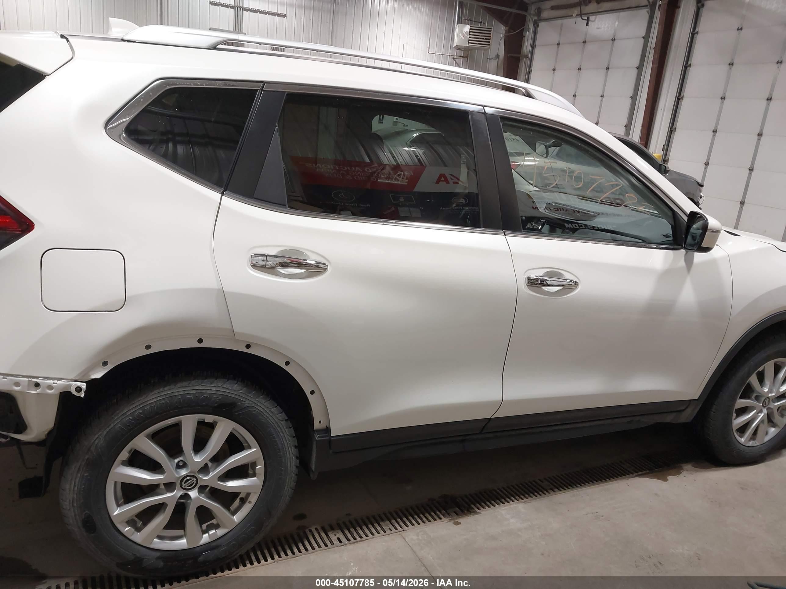 2018 Nissan Rogue Sv Белый vin: KNMAT2MV3JP559631