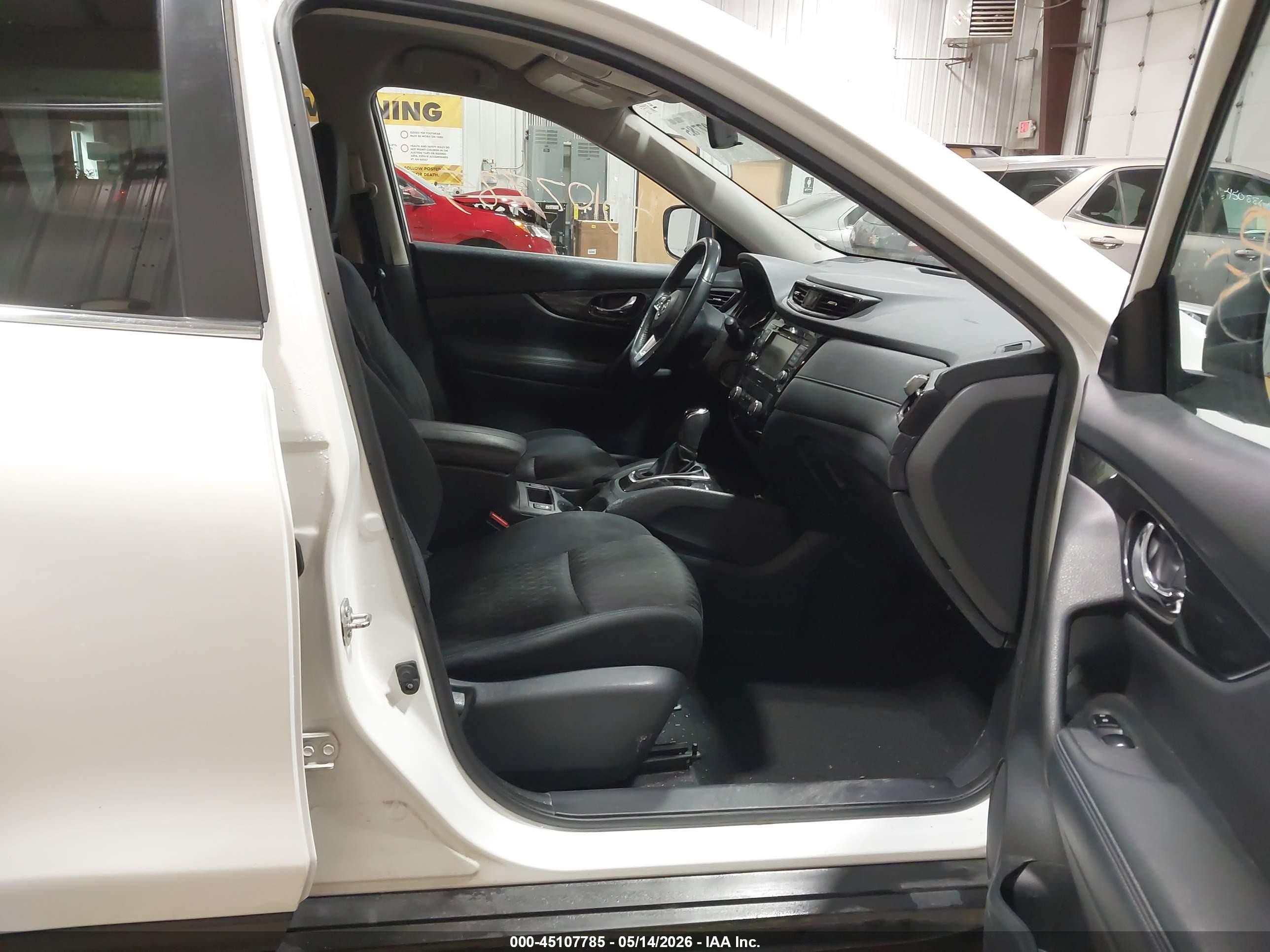 2018 Nissan Rogue Sv Белый vin: KNMAT2MV3JP559631