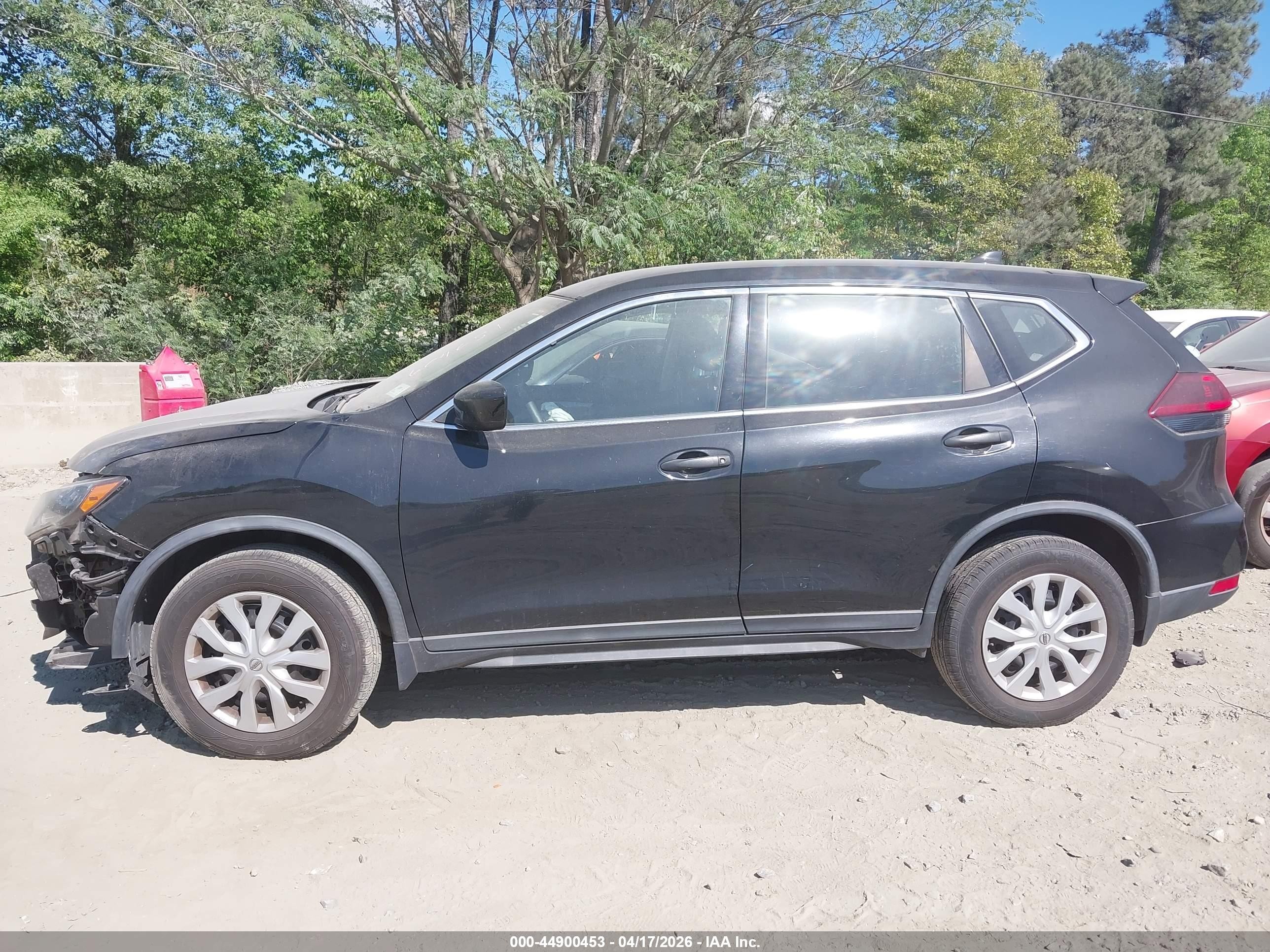 2018 Nissan Rogue S Черный vin: KNMAT2MV3JP604681