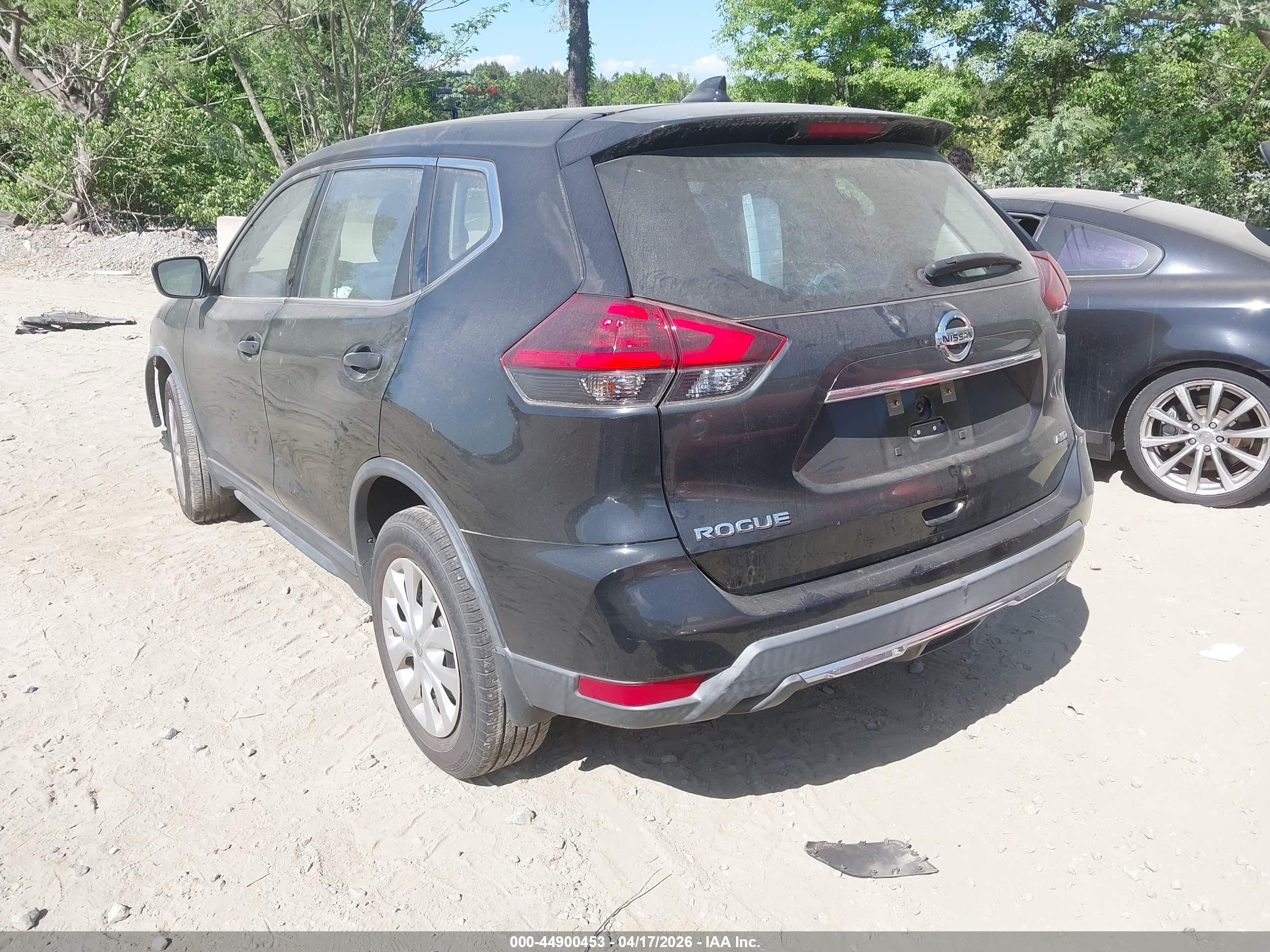 2018 Nissan Rogue S Черный vin: KNMAT2MV3JP604681
