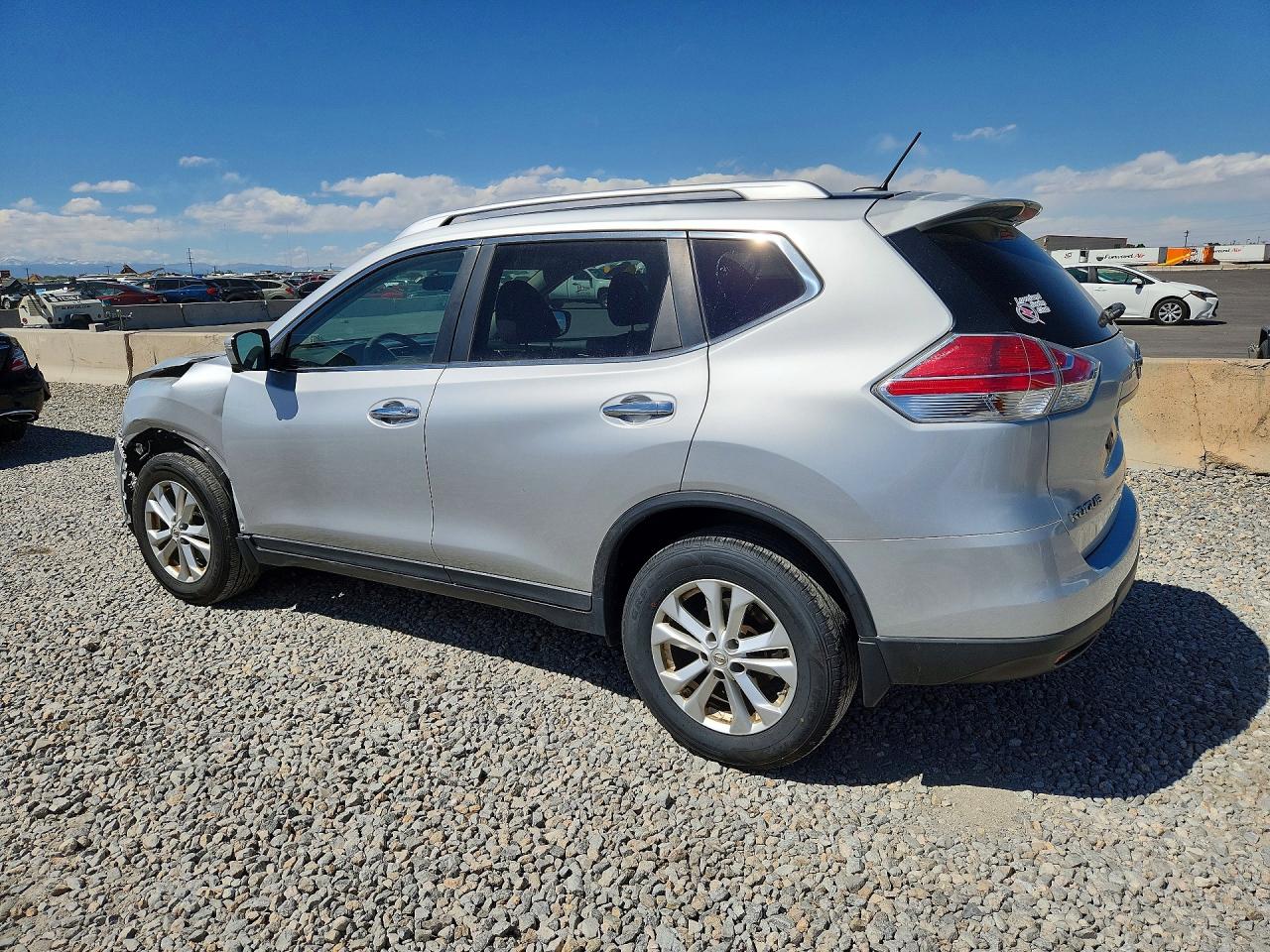 2015 Nissan Rogue Sv Серебряный vin: KNMAT2MV4FP506170