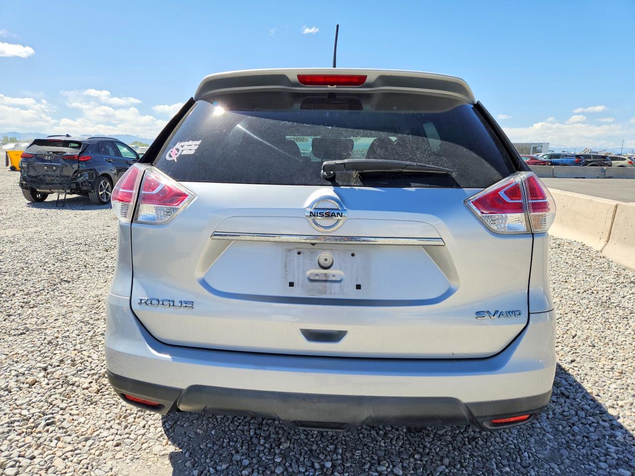 2015 Nissan Rogue Sv Серебряный vin: KNMAT2MV4FP506170