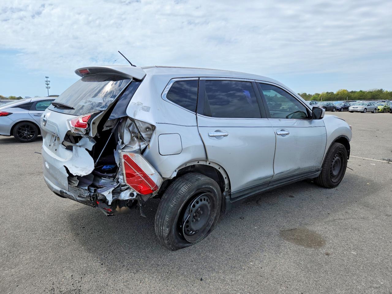 2015 Nissan Rogue S Silver vin: KNMAT2MV4FP521879