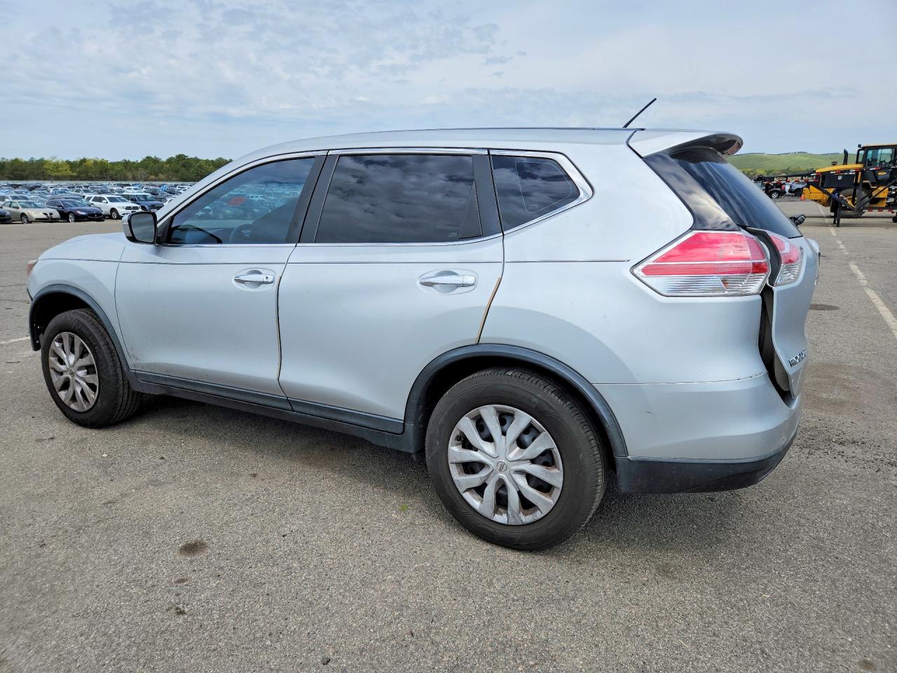 2015 Nissan Rogue S Silver vin: KNMAT2MV4FP521879