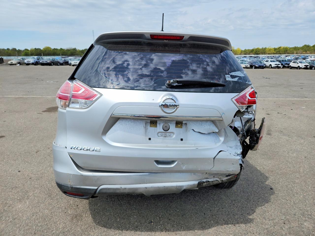 2015 Nissan Rogue S Silver vin: KNMAT2MV4FP521879