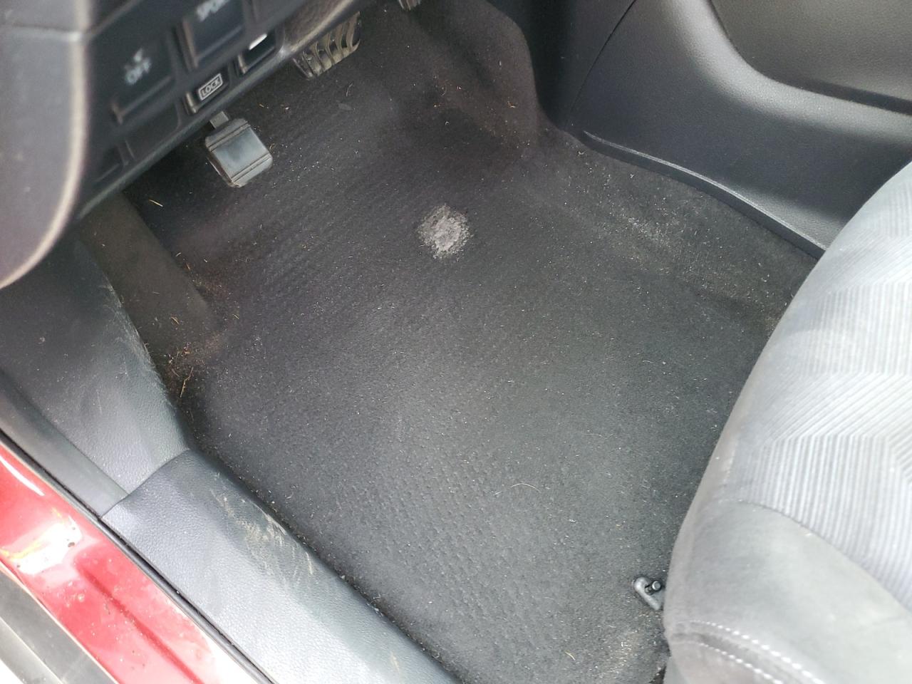2015 Nissan Rogue Sv Red vin: KNMAT2MV4FP546281 Damage: Left Front Carpet, Worn, Replacement Required