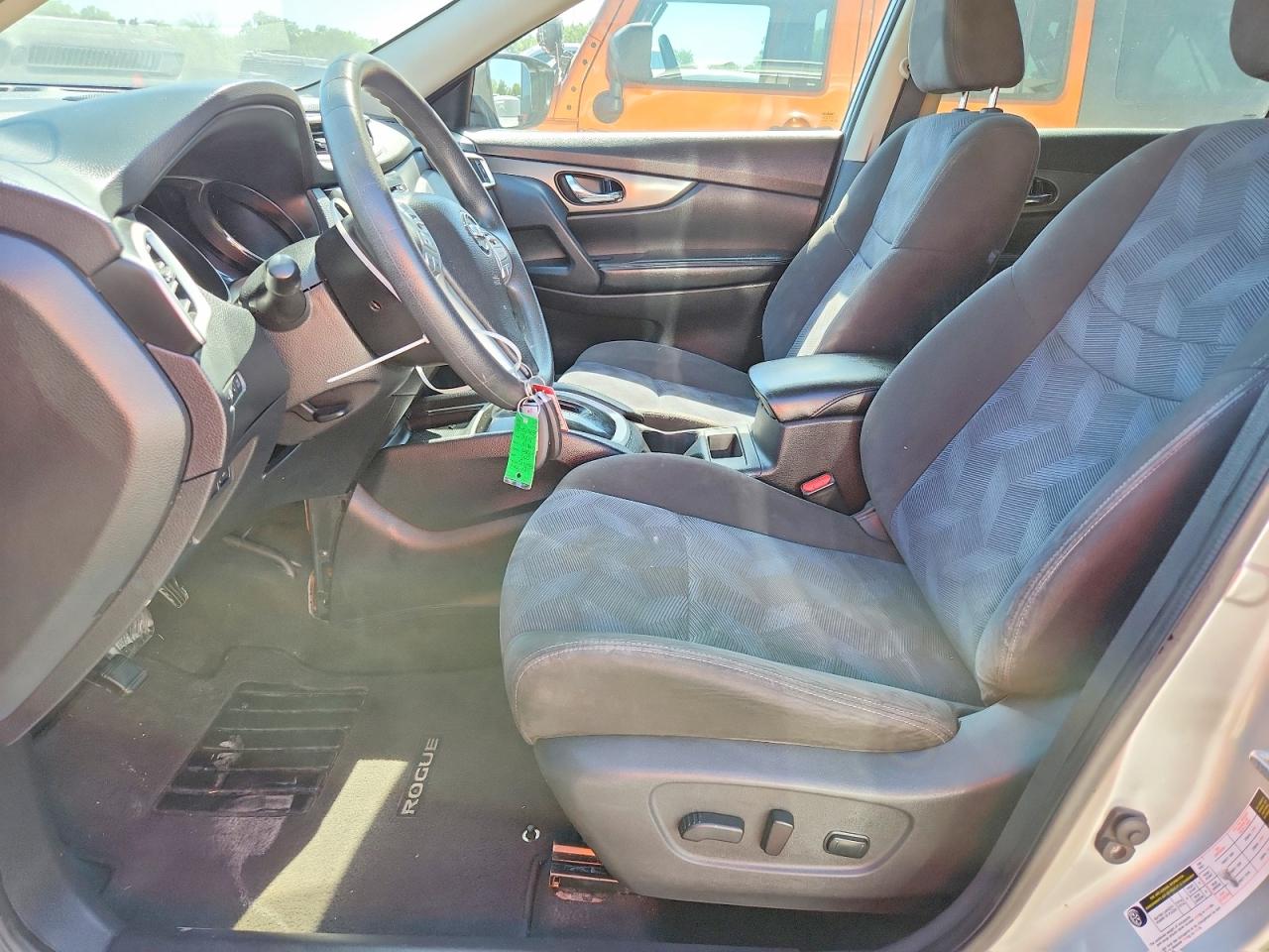 2015 Nissan Rogue Sv Silver vin: KNMAT2MV4FP563355