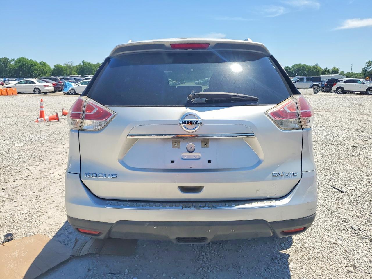 2015 Nissan Rogue Sv Silver vin: KNMAT2MV4FP563355