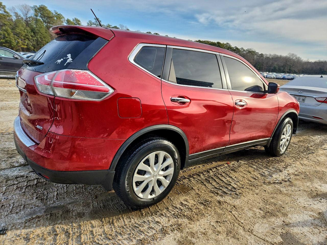 2015 Nissan Rogue S Red vin: KNMAT2MV4FP581631