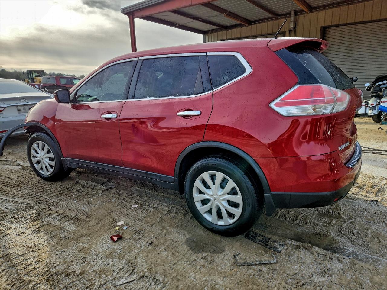 2015 Nissan Rogue S Red vin: KNMAT2MV4FP581631