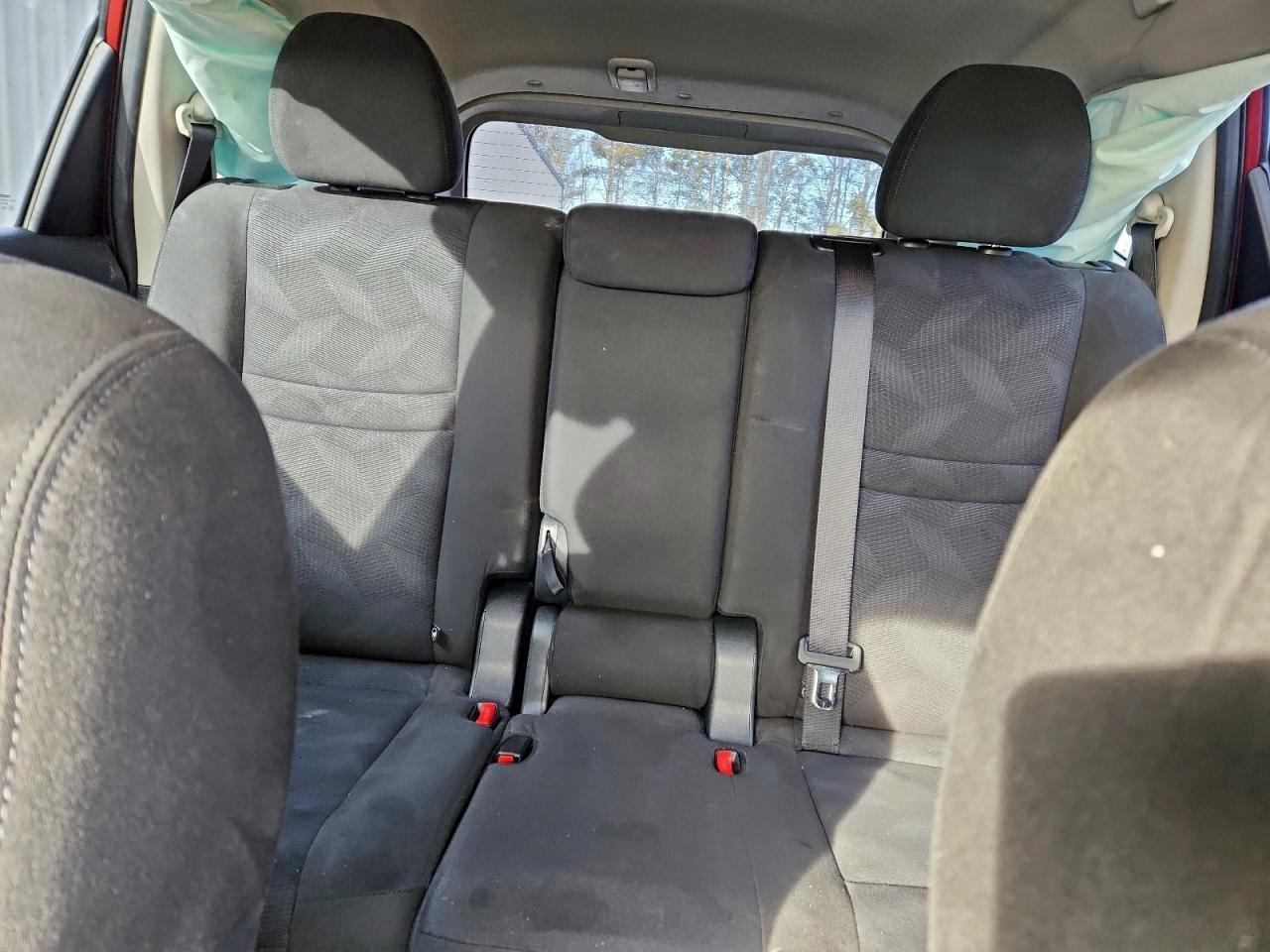 2015 Nissan Rogue S Red vin: KNMAT2MV4FP581631