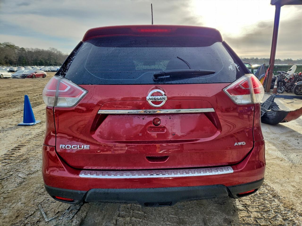 2015 Nissan Rogue S Red vin: KNMAT2MV4FP581631