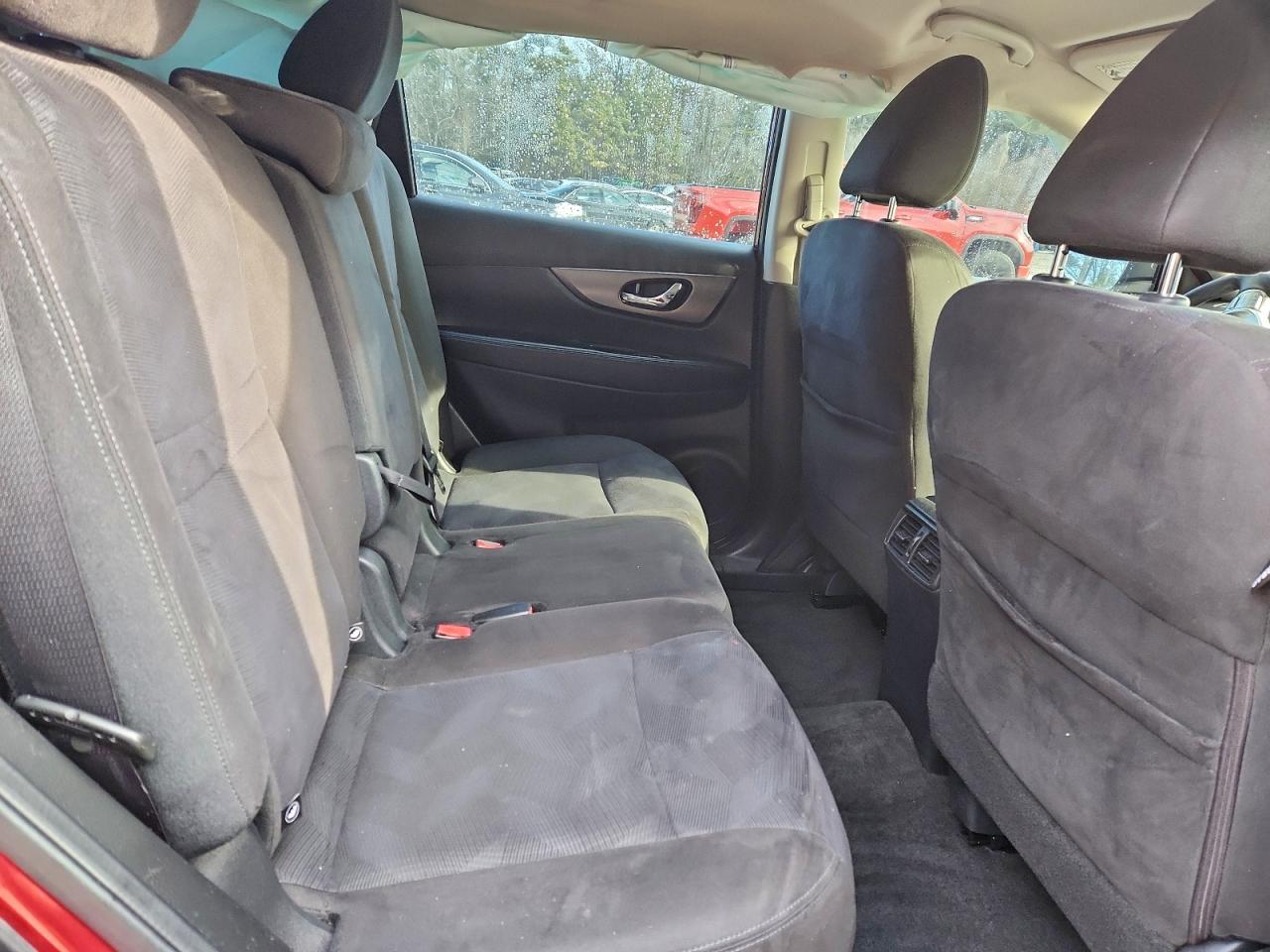 2015 Nissan Rogue S Red vin: KNMAT2MV4FP581631